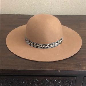Works market hat